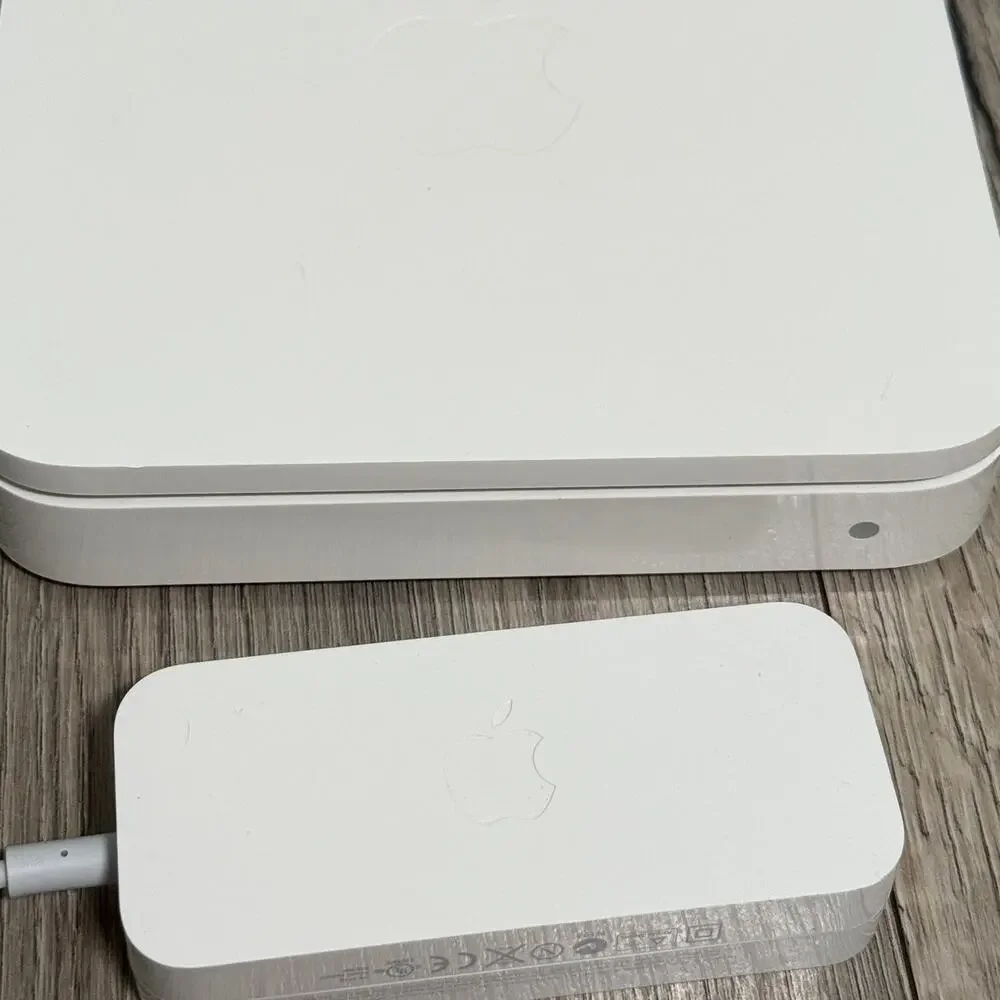 Apple Air Port Extreme Base Station 802 Wifi A1408 - OEM Power Cord & Ethernet